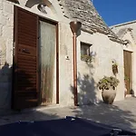 Trulli Dell'aia Oda ve Kahvaltı 3*