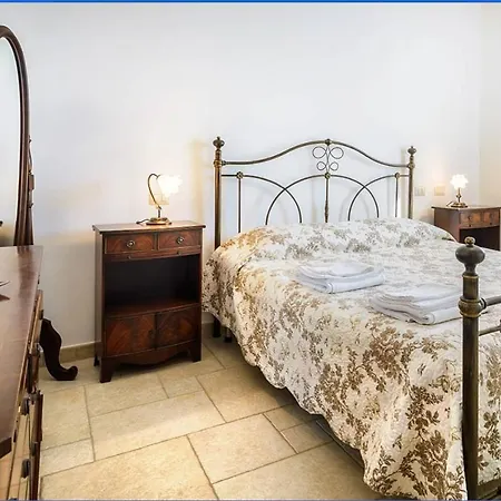 Trulli Dell'aia Bed & Breakfast 3*