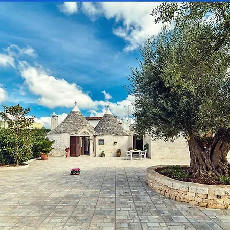 Trulli Dell'aia 3* Αλμπερομπέλο