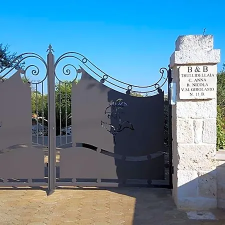 Trulli Dell'aia Bed & Breakfast 3*