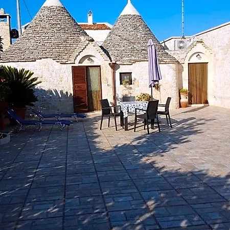 Couette-café Trulli Dell'aia 3*